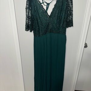 Elegant Green Lace Evening Dress